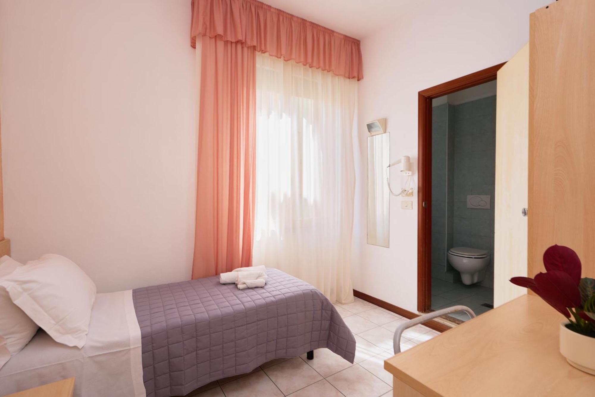 Hotel Jolanda Bellaria-Igea Marina Buitenkant foto